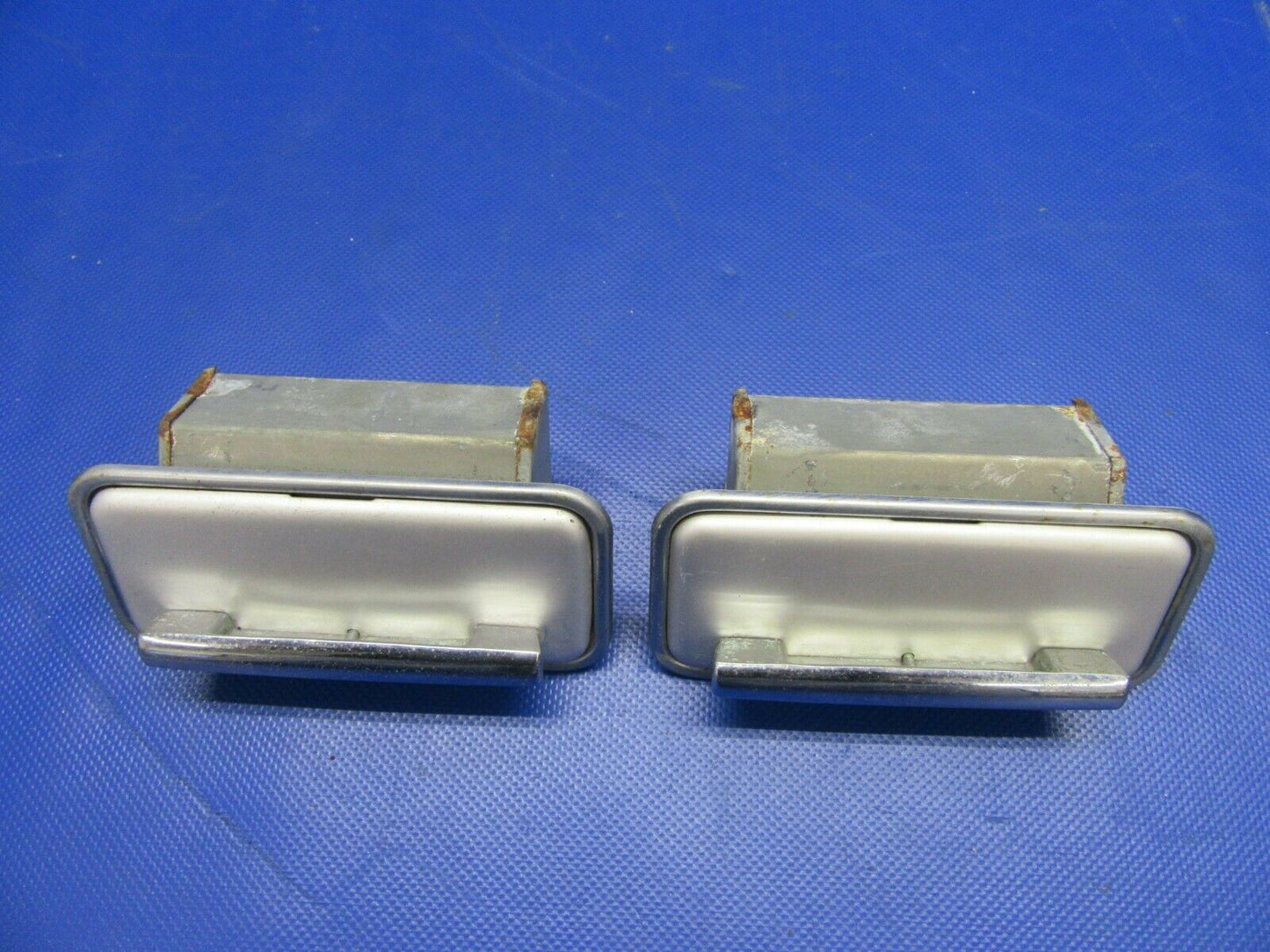 Beech 58 Baron Ash Tray LOT OF 2 (0521-493)