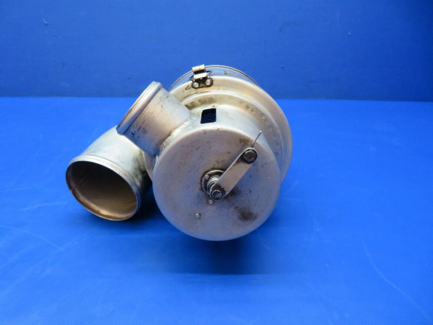 Cessna 401 / 401A LH Air Induction Canister Assy w/ Cap PN 0850344-57 (0124-119)