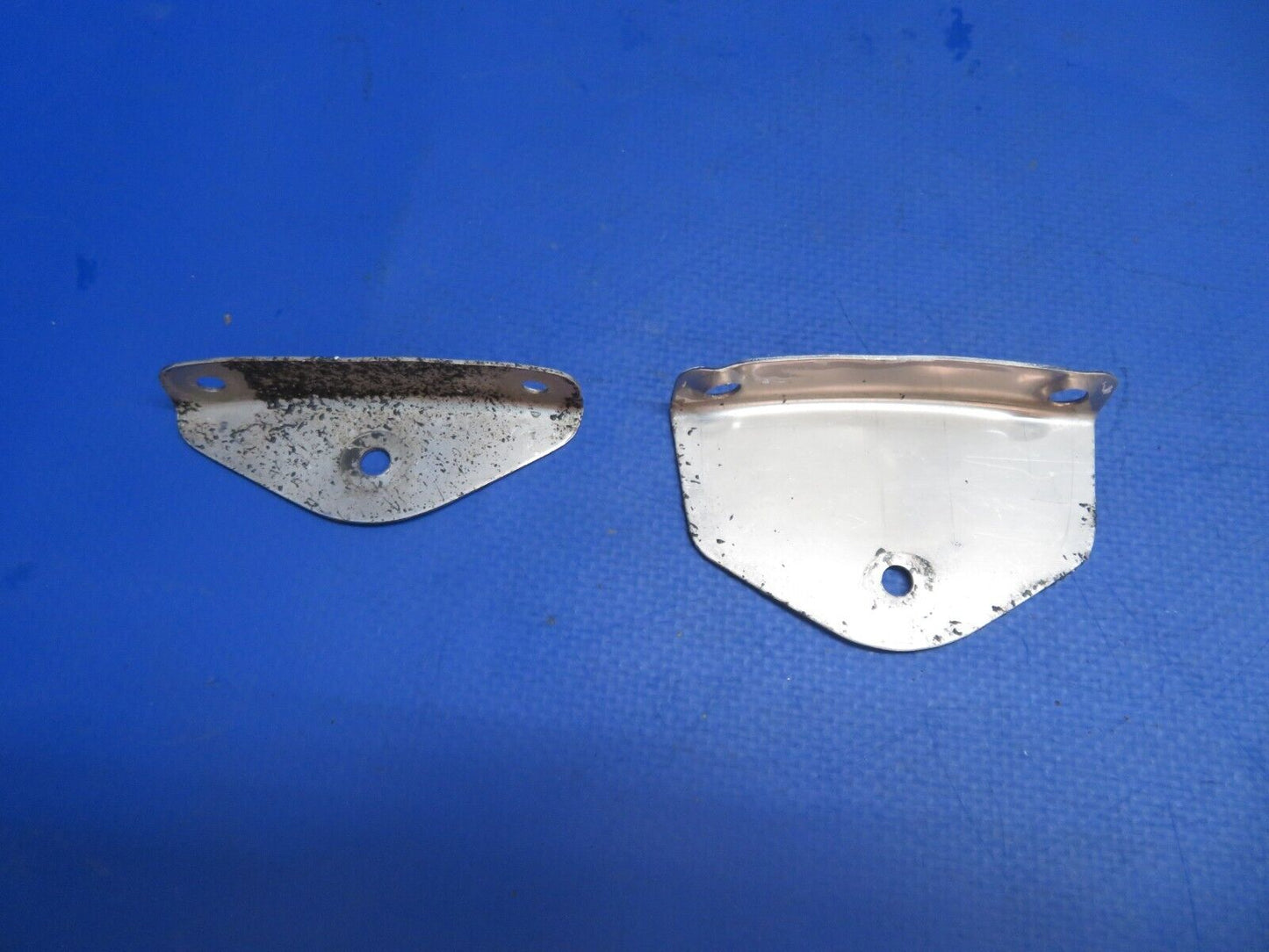 Piper PA-34-200T Seneca II Bracket Baggage Door P/N 37662-00 (0323-588)