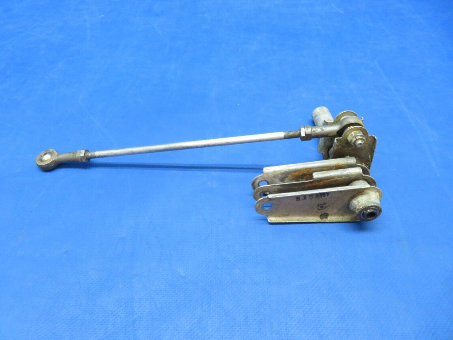 Early Cessna 310 / 310B OTBD Bellcrank LH INBD Flap P/N 0862100-13 (1223-141)