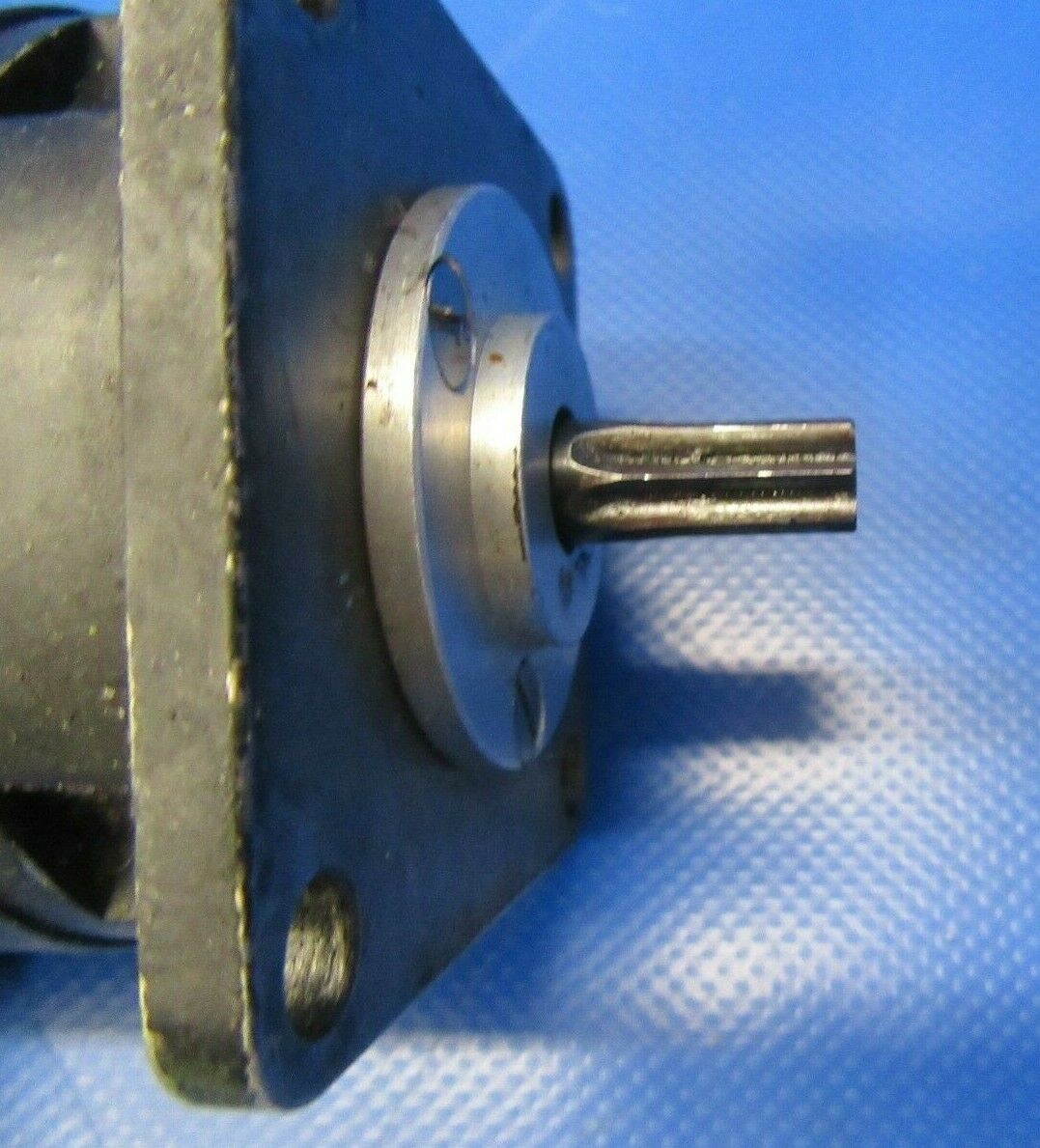 Cessna T310Q Electro-Mech Landing Gear Motor & Box 28V 9910002-3 (0819-342)