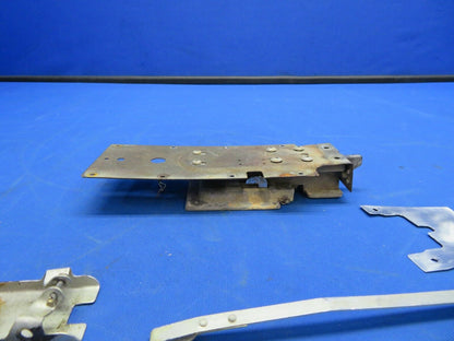 Cessna 150 / 150L Latch Assy LH Cabin Door P/N 0413387-3 (1020-169)