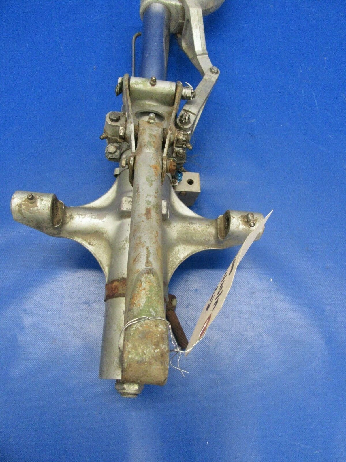 Piper PA-23 Apache Main Gear P/N G9492, 9535-1, G50699-B (0319-41C)