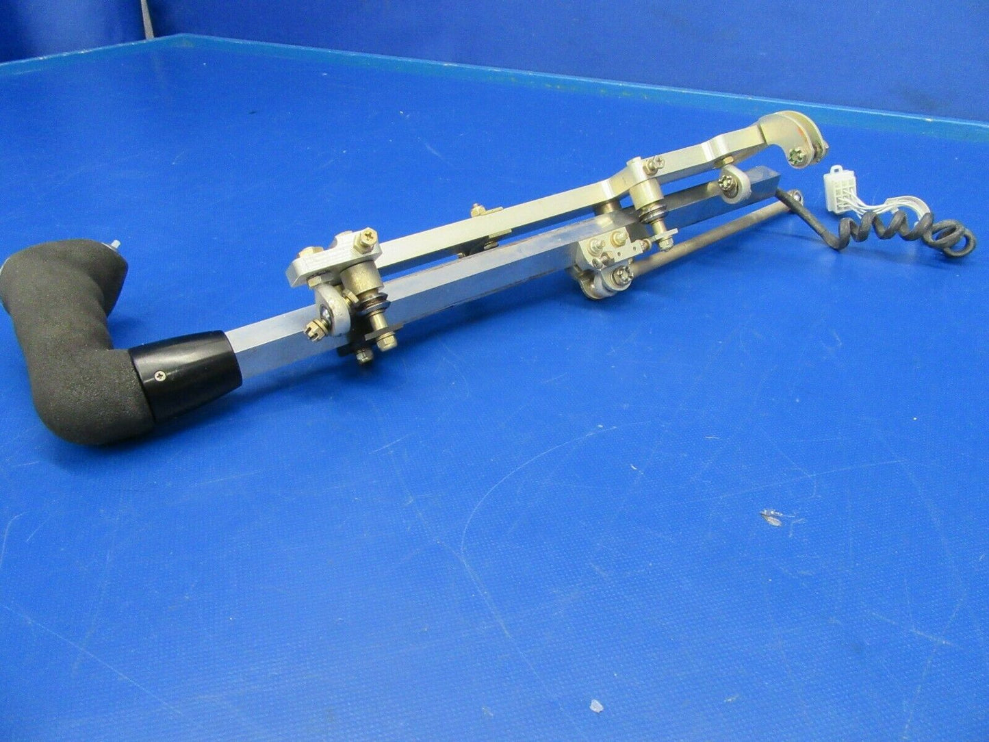 Cirrus SR22 RH Yoke Assembly P/N 17672-004, 14934-004 (1019-409)