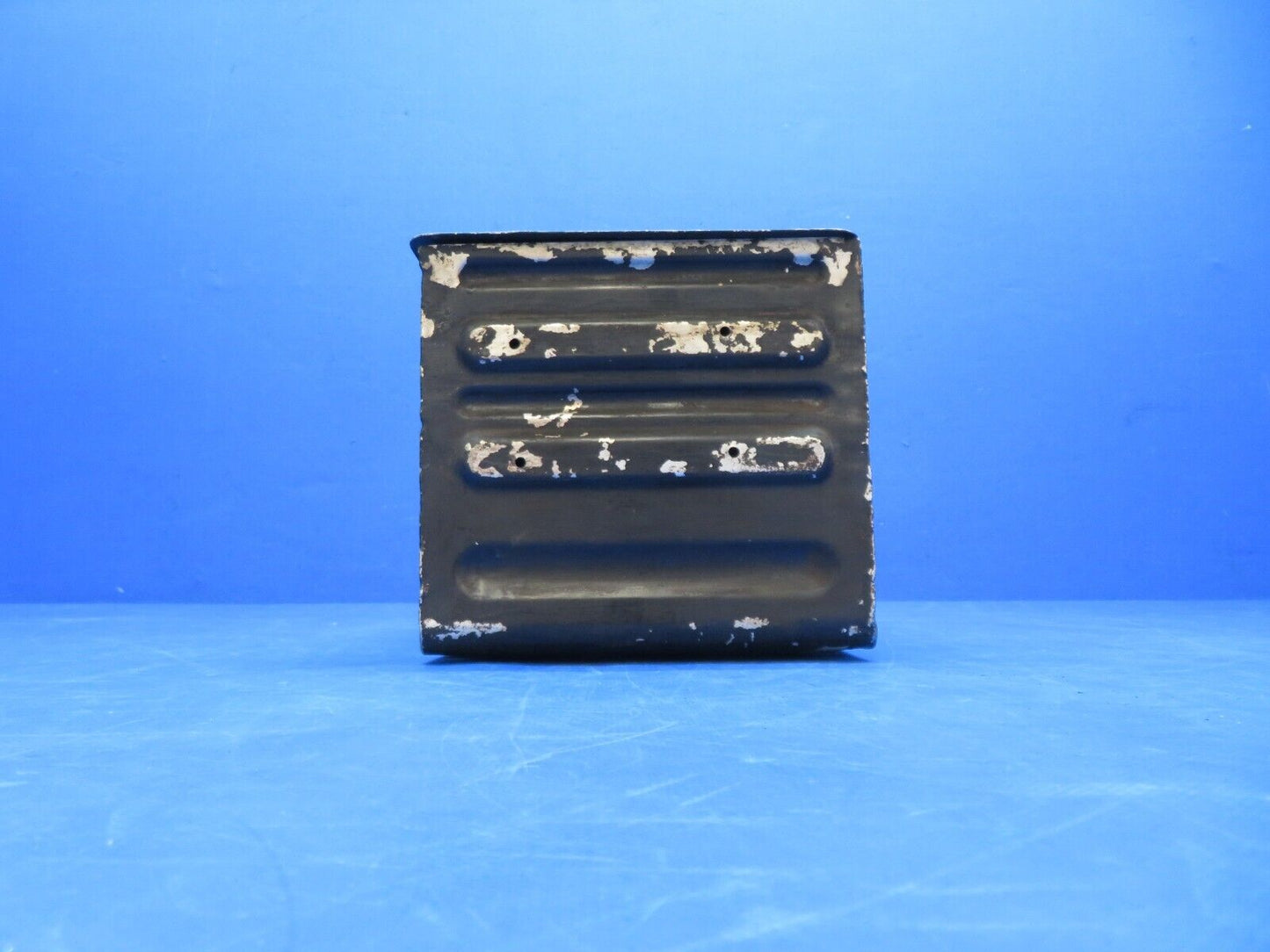 Cessna 310 / 310Q LH Wing Battery Box Assy w/ Lid P/N 0822011-1 (0823-778)