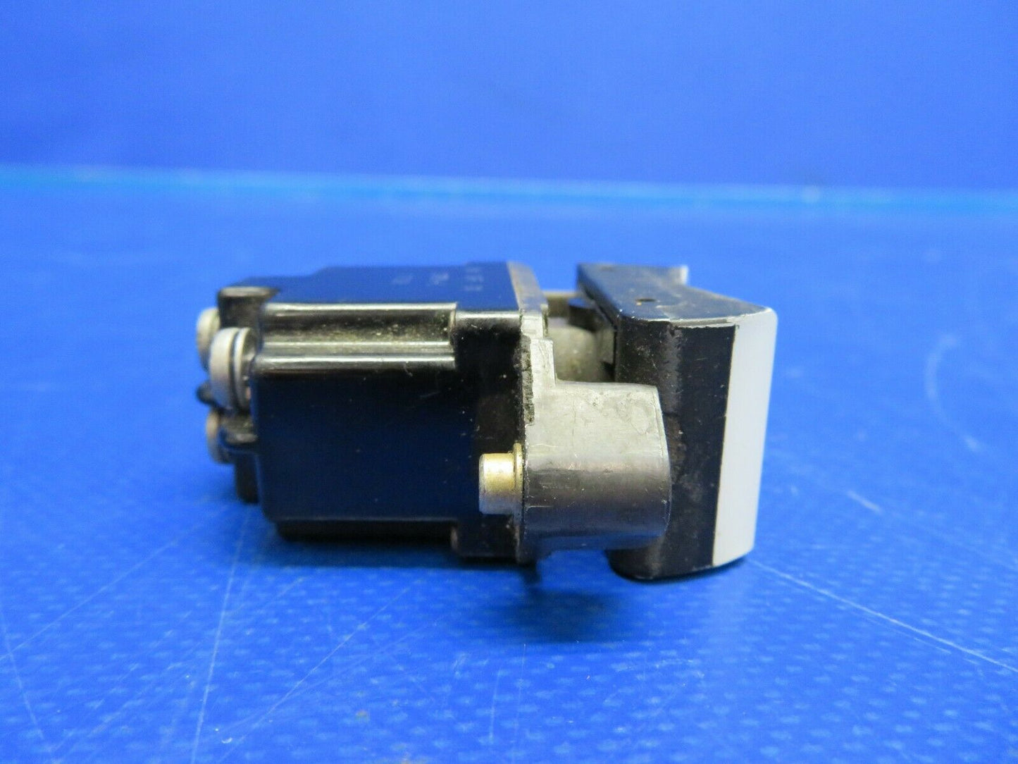 Aircraft Rocker Switch 15A-125 or 250VAC P/N 2TP1-1 (0720-848)
