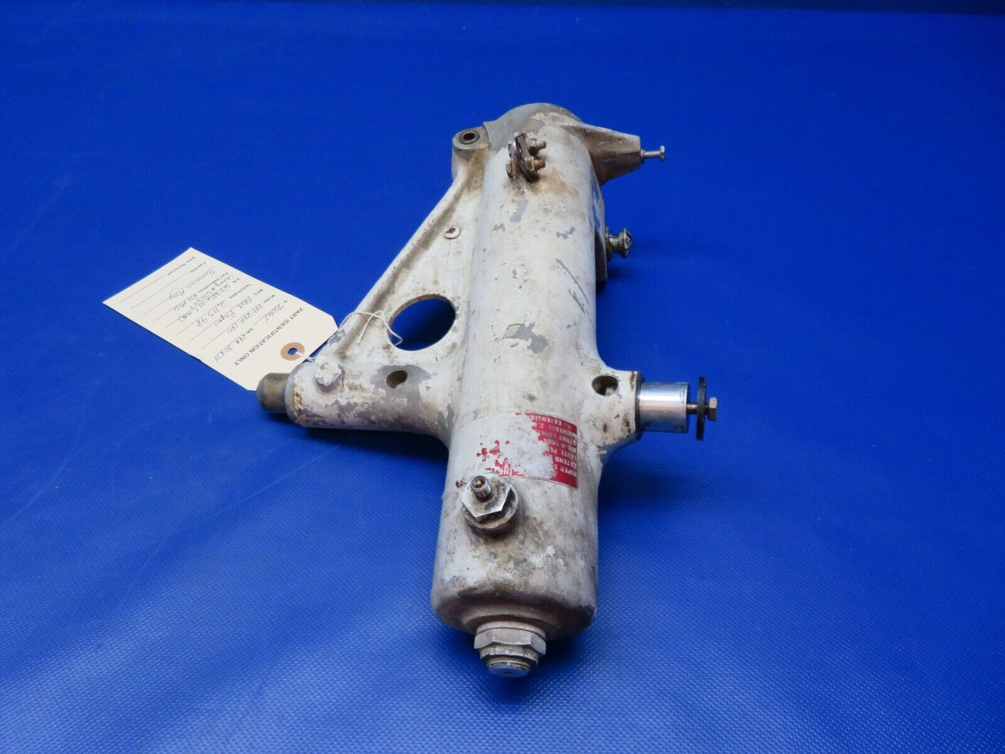 Piper PA-28R-180 RH MG Trunnion Assy P/N 67926-05 (1223-331)