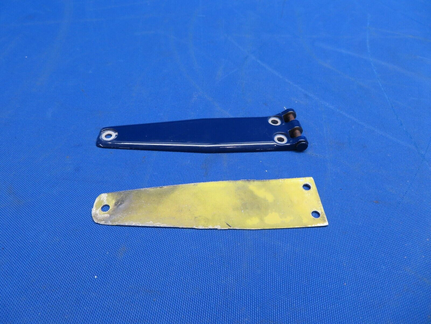 Rockwell Commander Cabin Door FWD LWR Hinge P/N 43723-3 (1020-520)