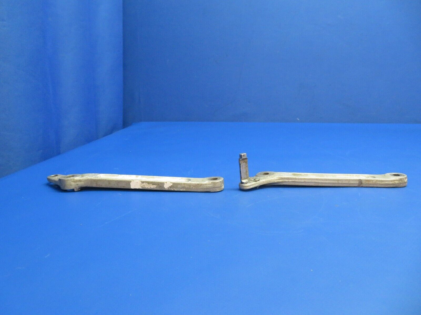 Piper PA-23 Nose Gear Link Assy LWR Drag P/N 16195-1, 16195 (1022-568)