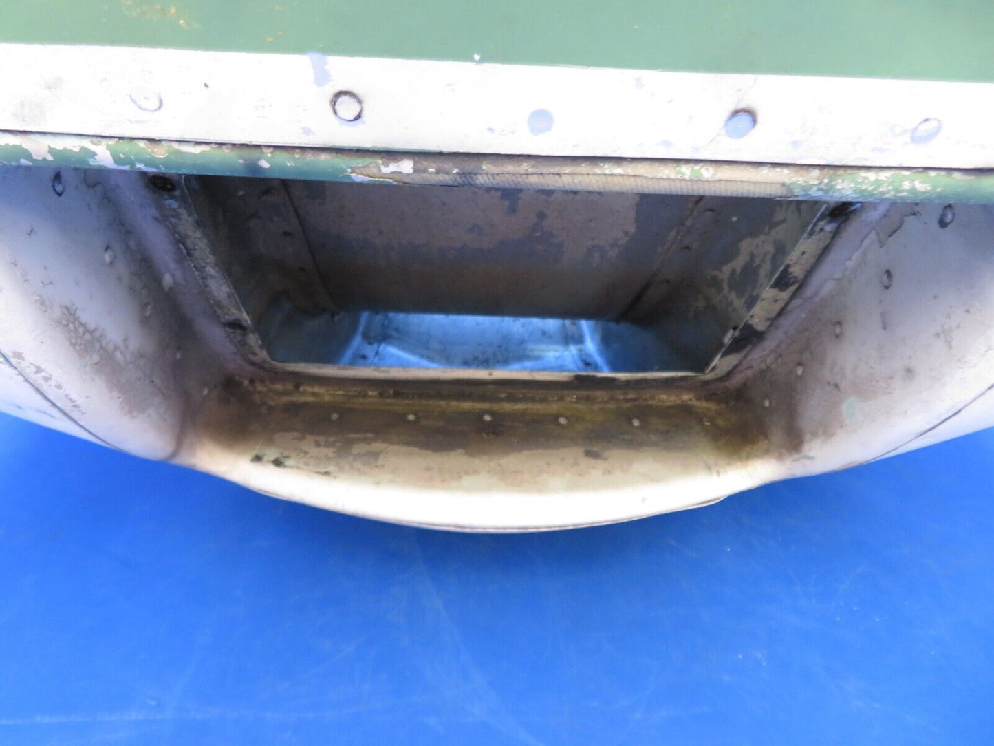Damaged Cessna 182D / 182 LWR Cowl Assy P/N 0752031-28 (0923-581)