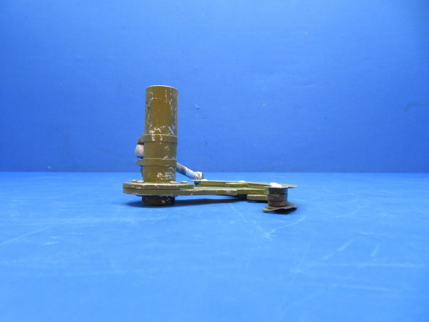 Cessna 310 / 310Q RH Aileron Bellcrank w/ Push-Pull Rod P/N 5025000-4 (0823-746)