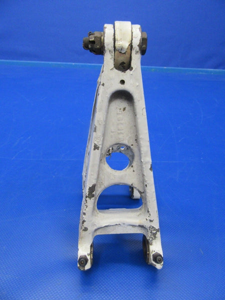 Beech Baron B-58 Torque Knee Upper & Lower MLG P/N 36-810015-3 (0618-257)