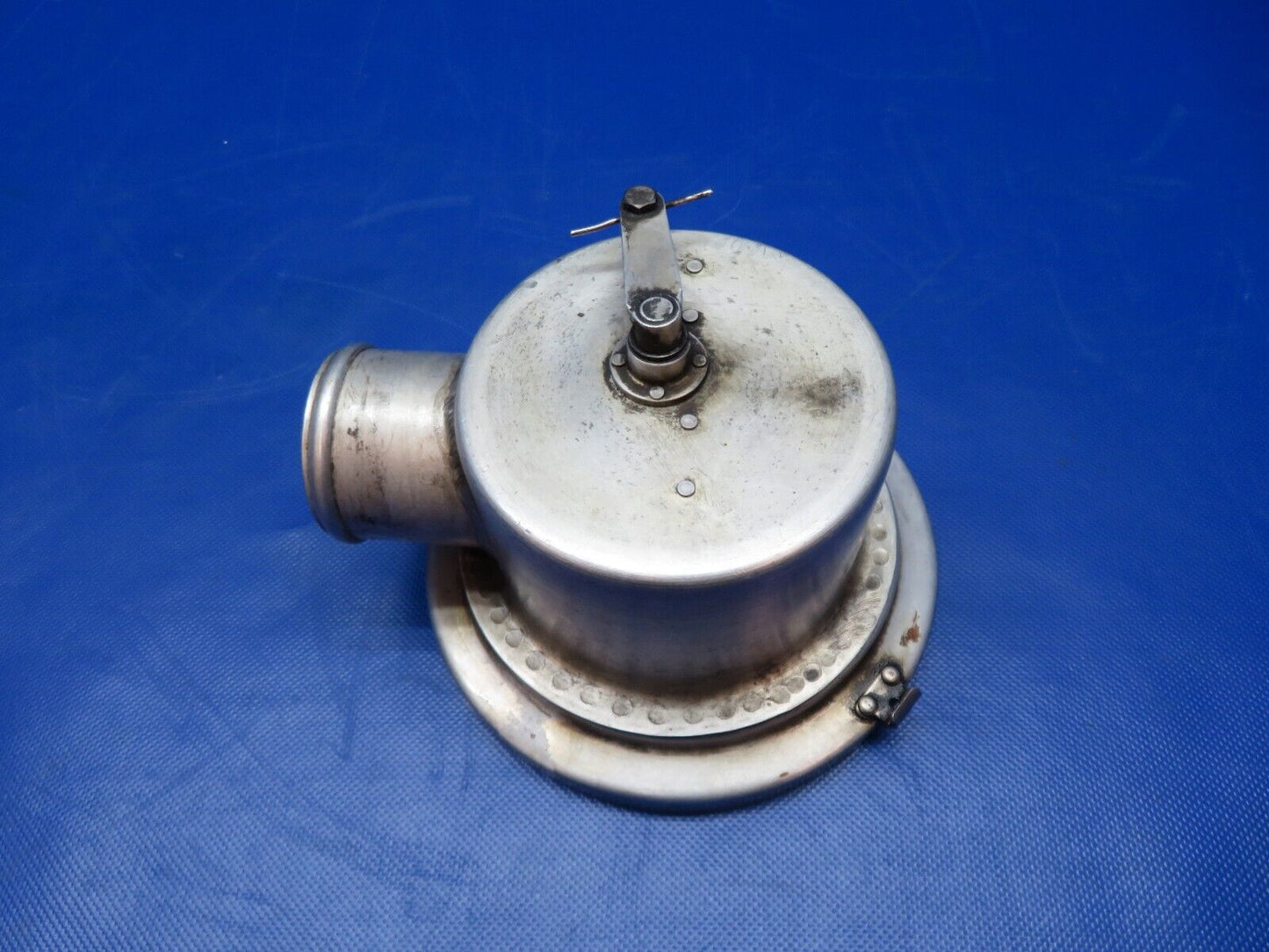 Cessna 401 / 401A LH Air Induction Canister Assy w/ Cap PN 0850344-57 (0124-119)