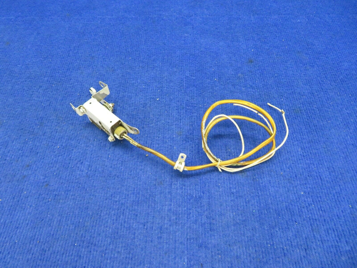 1956 Cessna 310 Main Gear Micro Switch Bracket P/N 0841000-14, 1VA20 (0522-336)