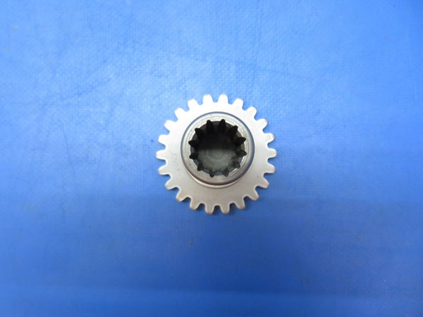 Continental E-225-8 RH Accessory Drive Adapter Shaft Gear P/N A36055 (0823-373)