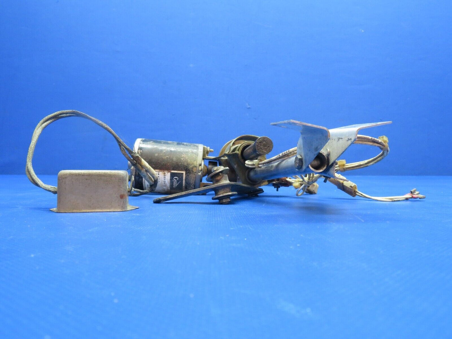Cessna Flap Actuator w/ Motor 14V P/N C301001-0206 CORE (0124-1128)
