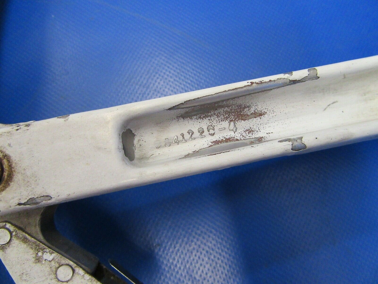 Cessna 310 Main LG Link Bellcrank Assy P/N 0841220-4, 0841103-497 (0519-365)