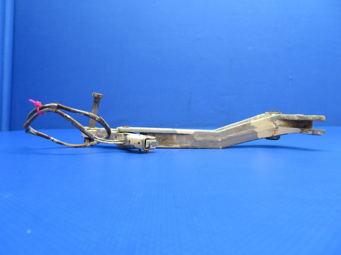 Early Cessna 310 MG RH Bellcrank Assy w/ Lock Link P/N 0841225-10 (1223-1033)