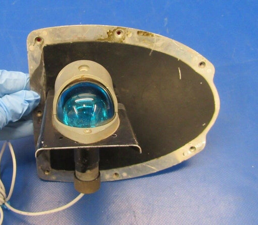 Cessna 310 Wing Nav Light & Bracket Green 0823200-2, 5618106-17 (1118-136)