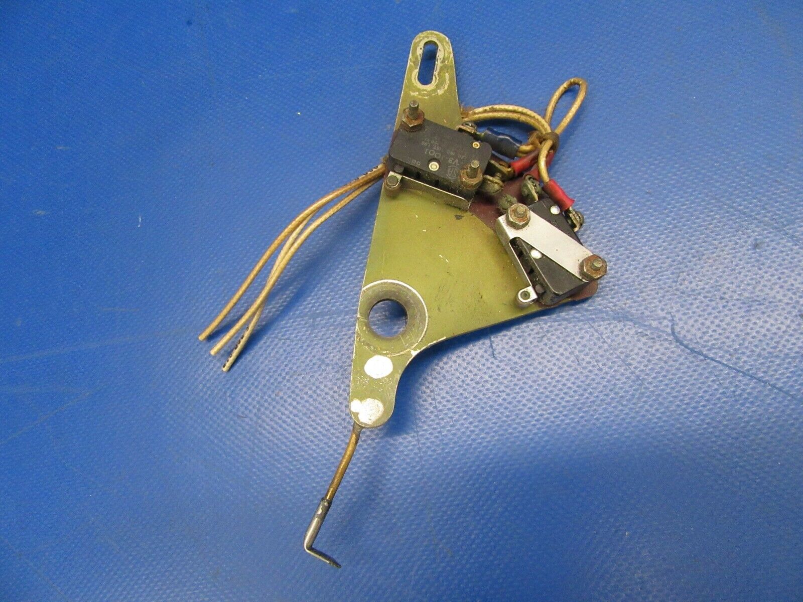 Cessna 310 / T310 Flap Arm & Lever Assembly 0861526-11, 0861526-14 (0619-181)