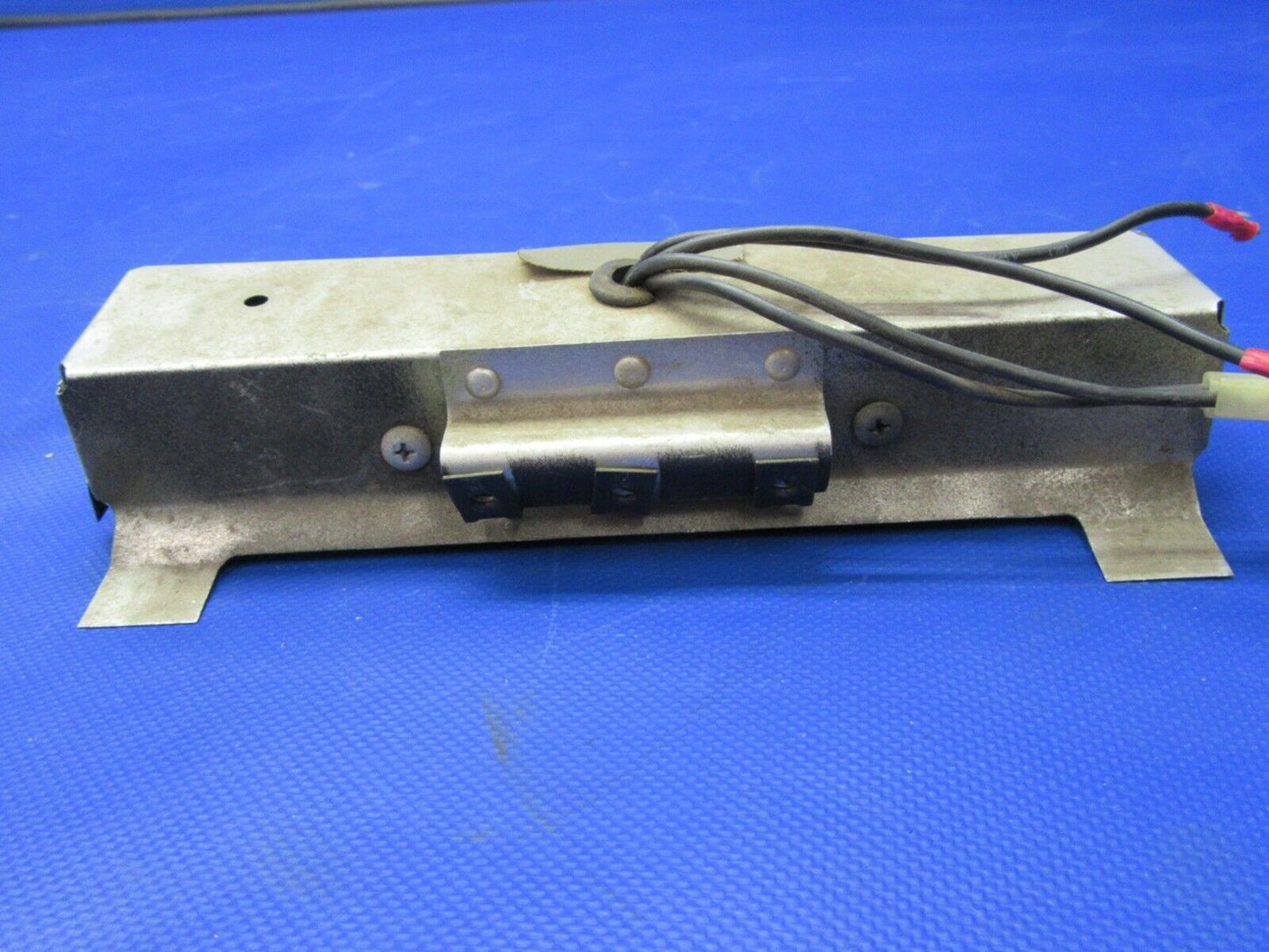 Cessna 210 / T210N Overhead Light Housing Assembly P/N 0711777-7 (0321-477)