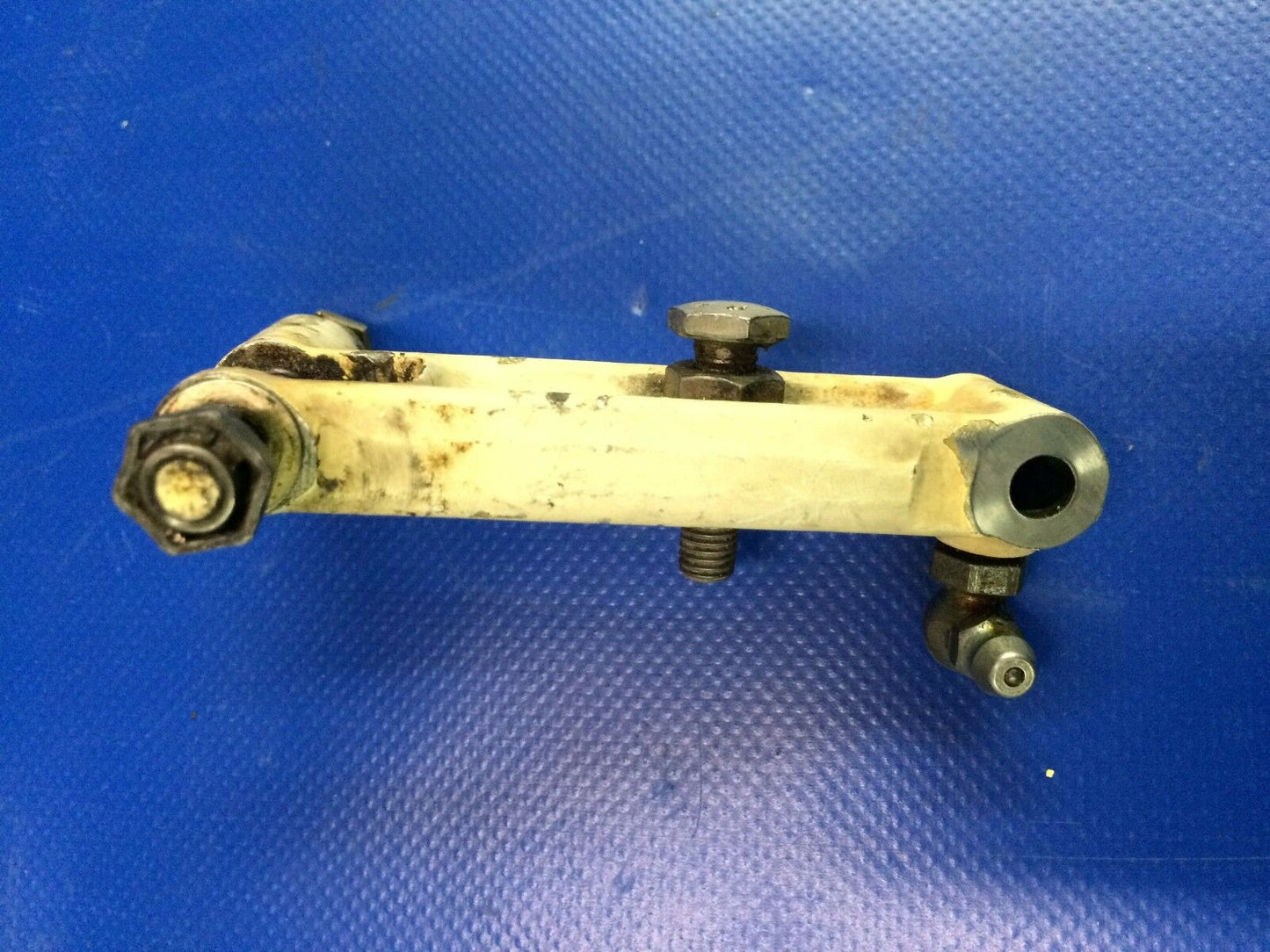 Beech Baron 58 Link Assy - Nose Gear P/N 35-825173-2 (1116-127)