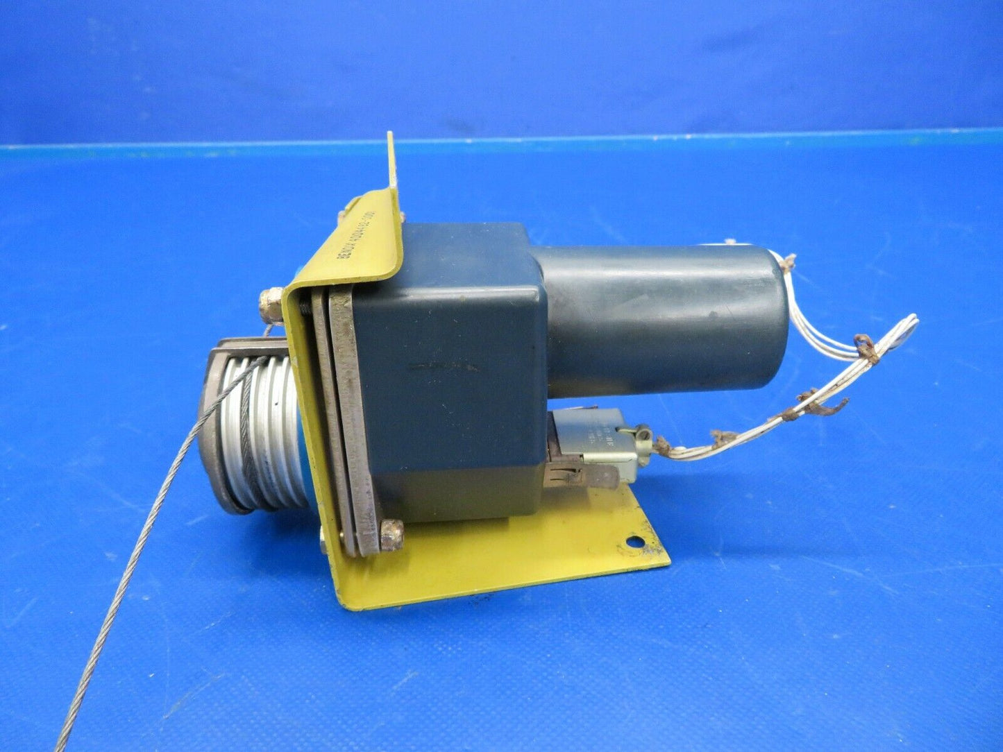 Beech Baron E-55 Bendix SA-816B Roll Servo w/ Bracket 4000290-8506 (0120-92)