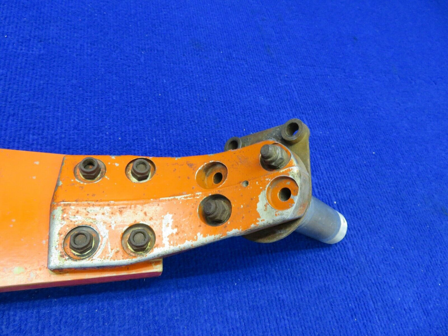 Grumman AA-1A Main Landing Gear Strut RH w Axle PN 701055-1, 701042-1 (0322-422)