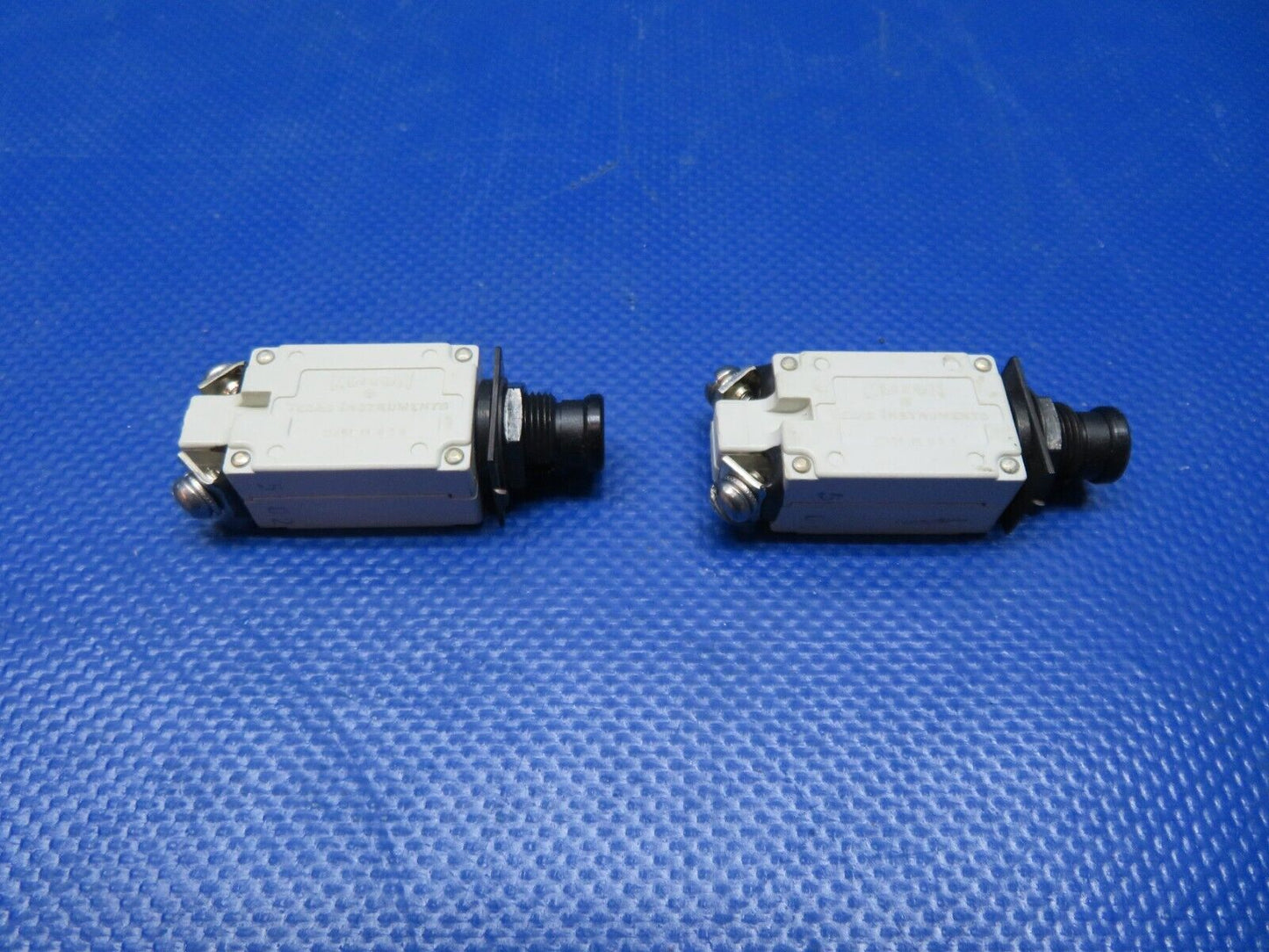 Klixon 2-1/2 amp Circuit Breaker P/N 7277-2-21/2 LOT OF 2 NOS (0224-227)