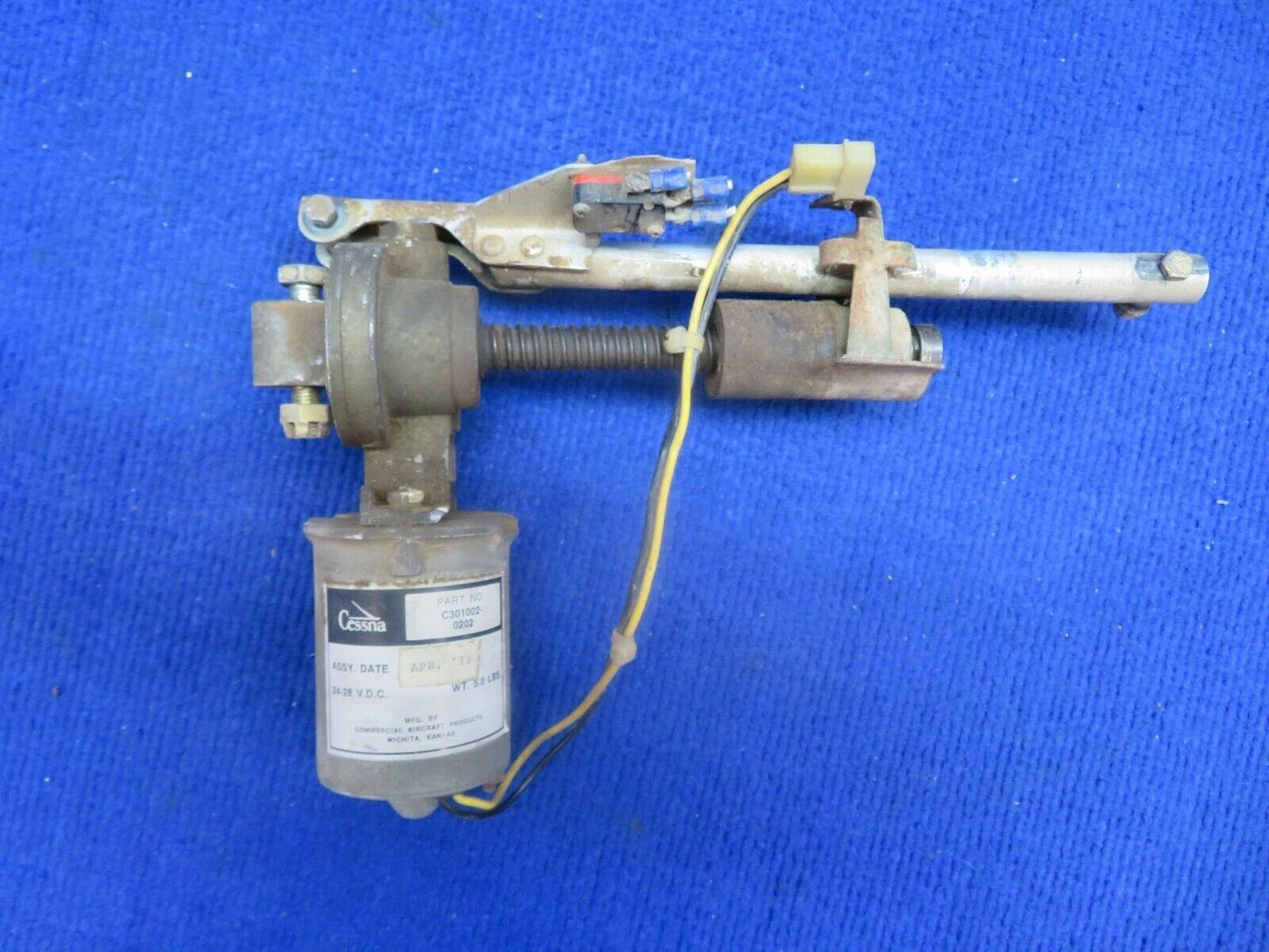 Cessna 210 Flap Actuator w/ Motor 24-28 V P/N C301002-0202 (0922-567)