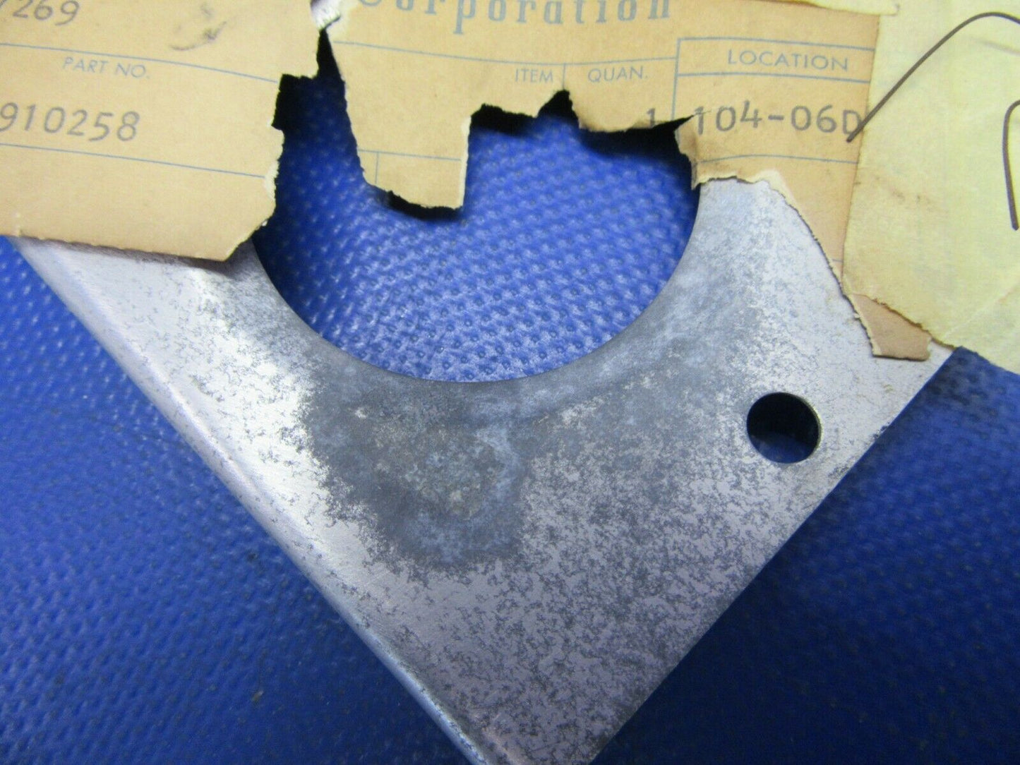 Beech "E-Series" Bonanza Baffle Support Bracket RH Rear 35-910258 NOS (1021-231)