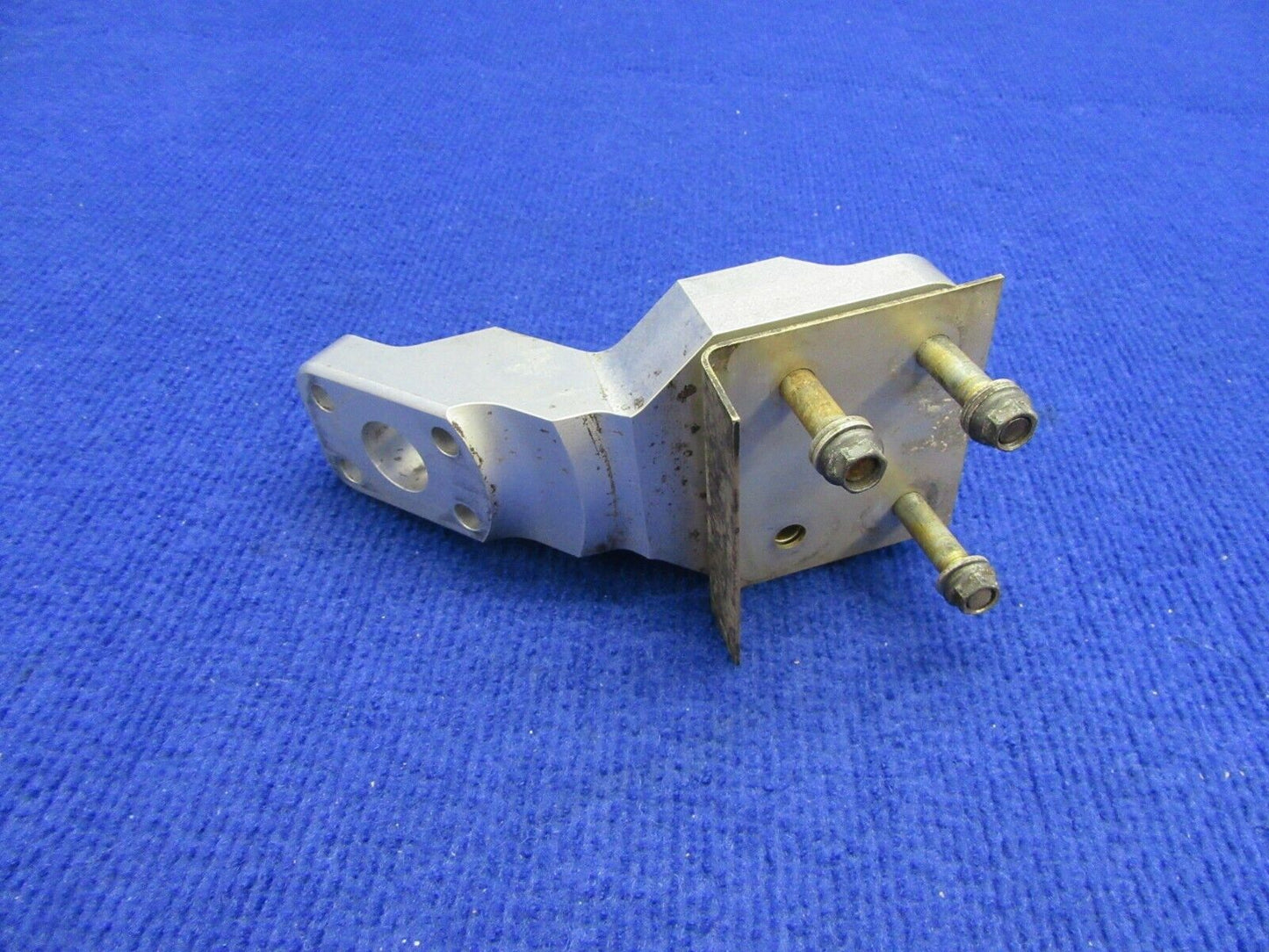 Cirrus SR-22 Axle Fitting Main Gear P/N 18103-001 (0122-378)
