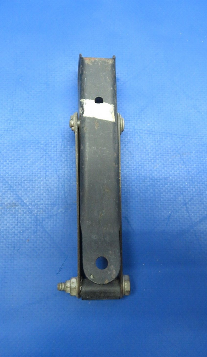 Piper PA-25 Latch Assy FWD Distributor Attachment P/N 61781-00 (0523-131)