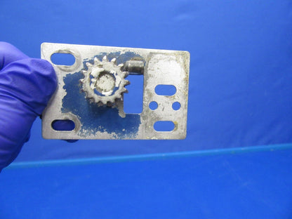 1976 Cessna 177B Clutch Assy Door Latch RH P/N 1712080-2 (0218-88)
