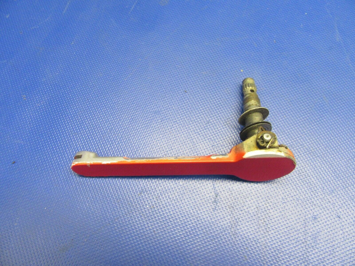 Cessna 210 / P210N Cabin Door Handle & Spindle 2117128-1, 0811893-7 (0521-313)