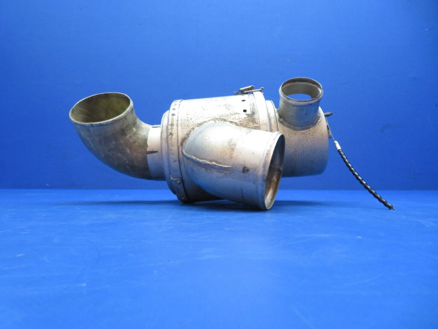 Cessna 310 / 310Q LH Air Induction Canister Assy P/N 0850344-57 (0823-777)