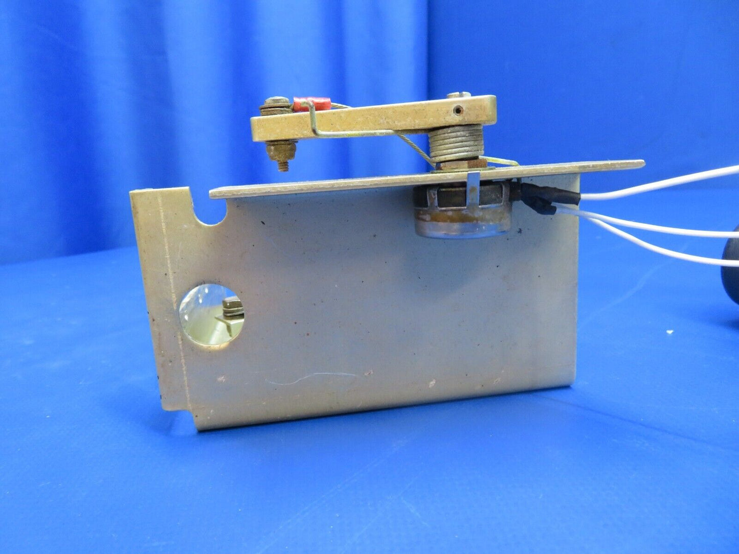 Piper PA-28-201T Dakota S-Tec Pitch Servo w/ Bracket P/N 0107-P4 (1022-516)