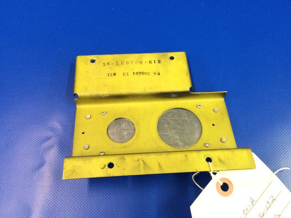 Beech Baron 58 Oxygen Gauge & Outlet Bracket Assy P/N 58-560001-73 (0916-132)