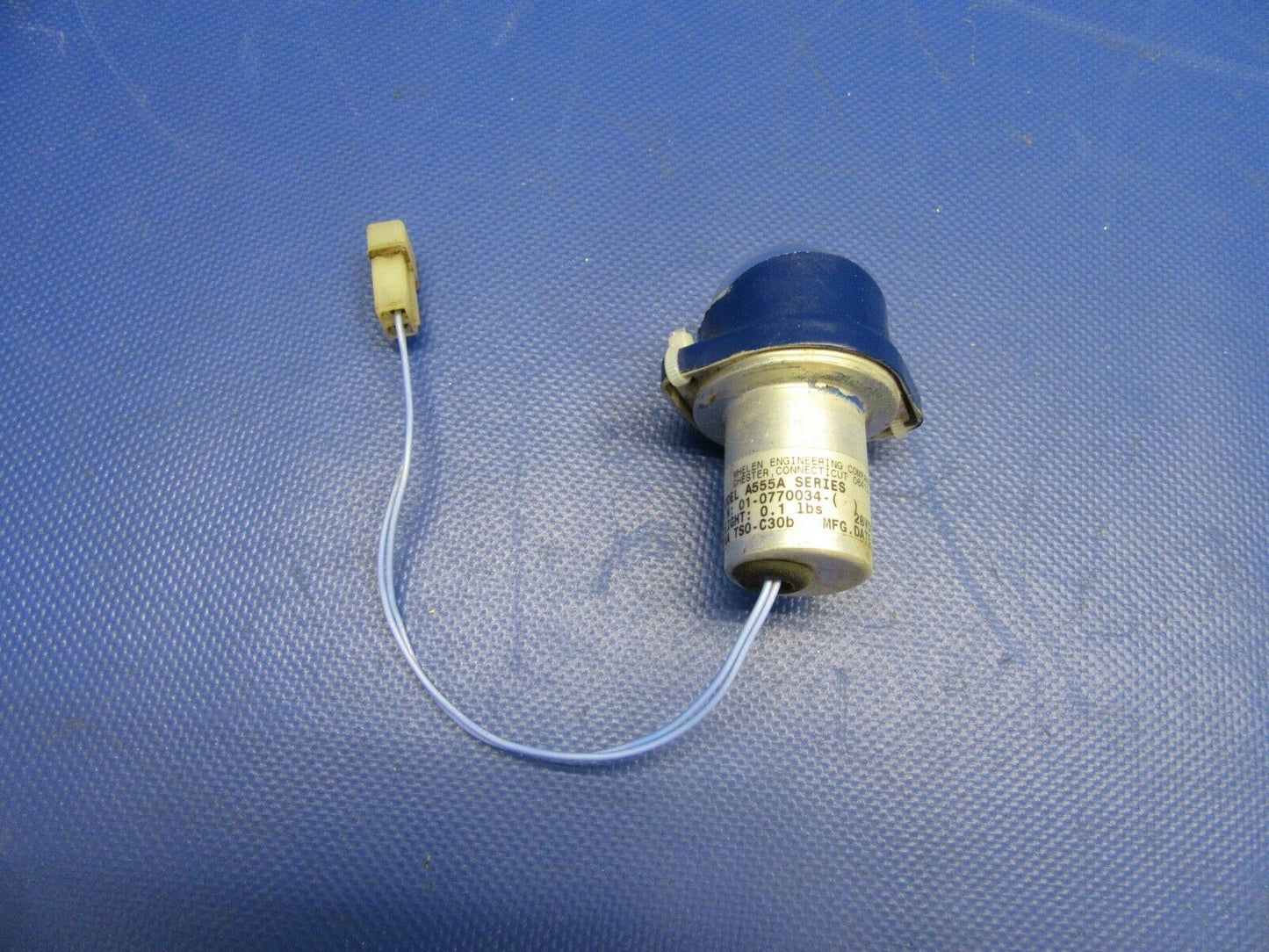 Cessna 210 Rudder Light Whelen A555A w/ Lens & Retainer 28V 0433006-7 (0721-480)