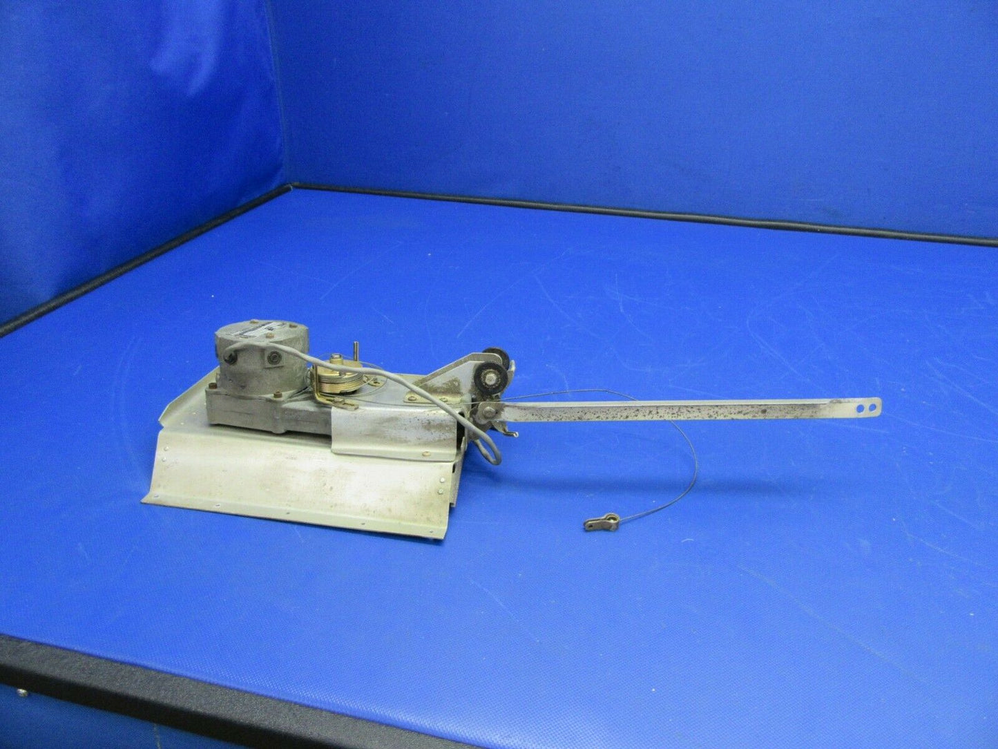 Astronautics Electric Servo w/ Mounting Brackets 14V 52-002-14, P1-S (0721-531)