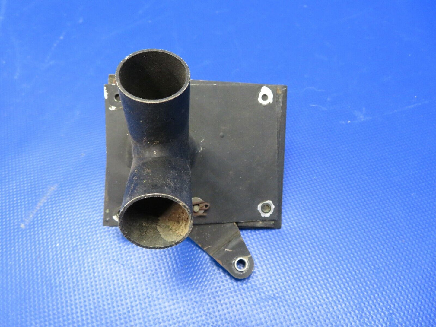 Piper PA-28-140 Cherokee Plate Assy Defroster Air Inlet P/N 21572-000 (0621-709)