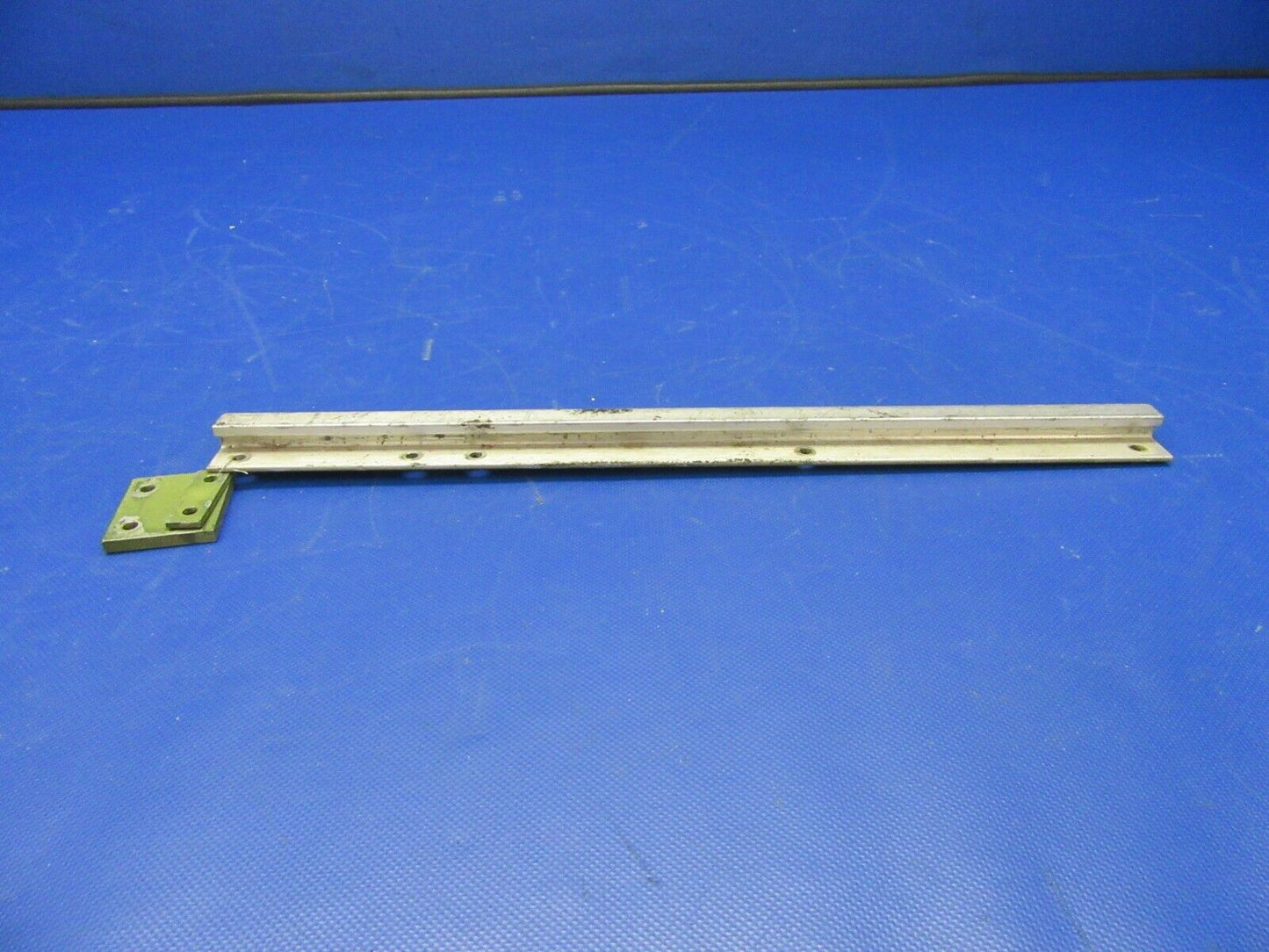 Beech Baron 95-B55 Seat Track Middle Row INBD / OTBD P/N 002-430021-39 (1121-369