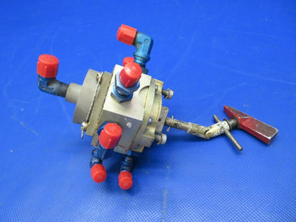 Beech 95-B55 Baron Fuel Selector Valve w / Handle RH 96-920001-612 (0621-995)