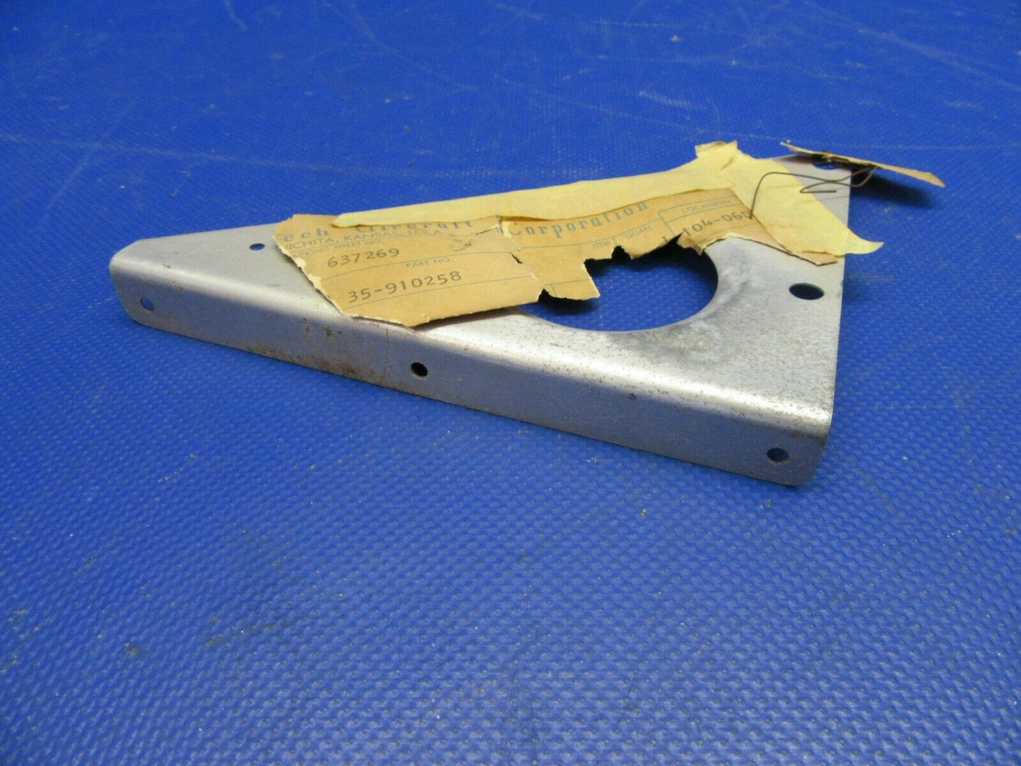 Beech "E-Series" Bonanza Baffle Support Bracket RH Rear 35-910258 NOS (1021-231)