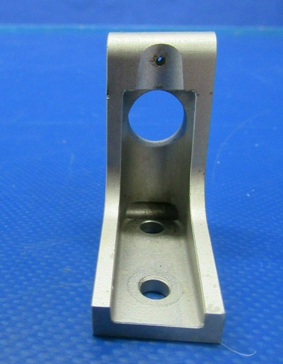 Diamond DA40-180 Hinge Flap / Aileron DA4-5710-00-52 (0319-72)