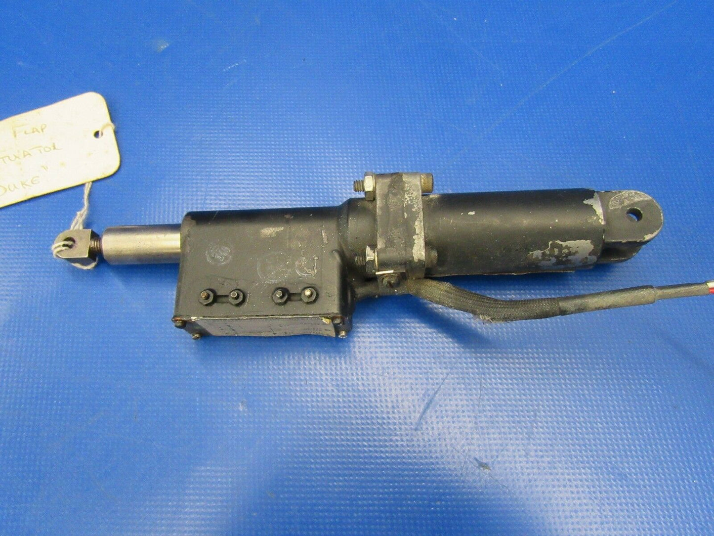 Beech 60 / Beechcraft Duke - Cowl Flap Actuator 28V P/N 60-389027 (0717-99)
