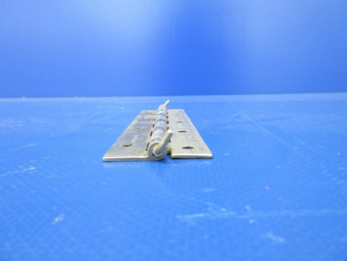 NOS Piper Aileron Hinge P/N 773667-16 (1223-670)