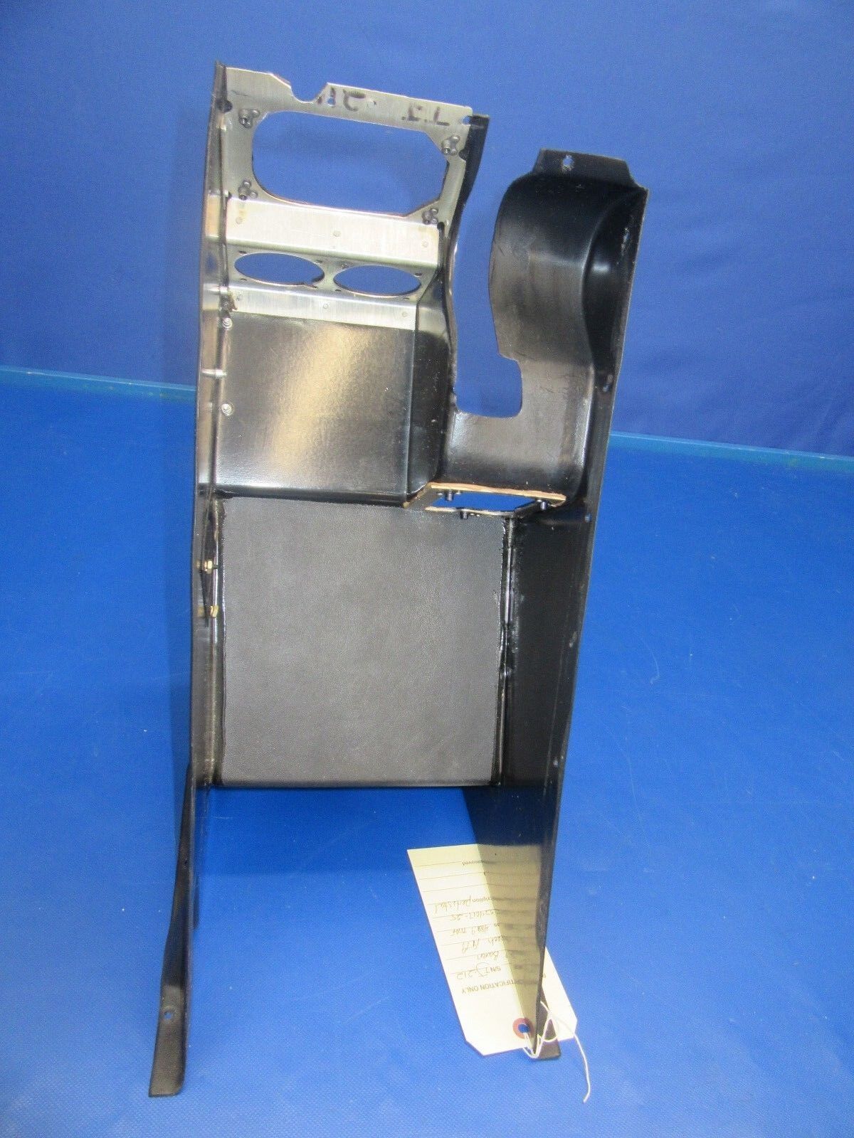 Beech Baron 58P Pedestal w/ Air-Conditioning P/N 106-524017-25 (0318-12)