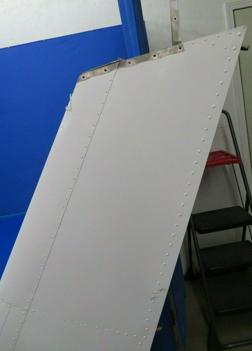 Cessna 182P / 182 Vertical Fin 1231000-23, 1231000-24 (0320-41)