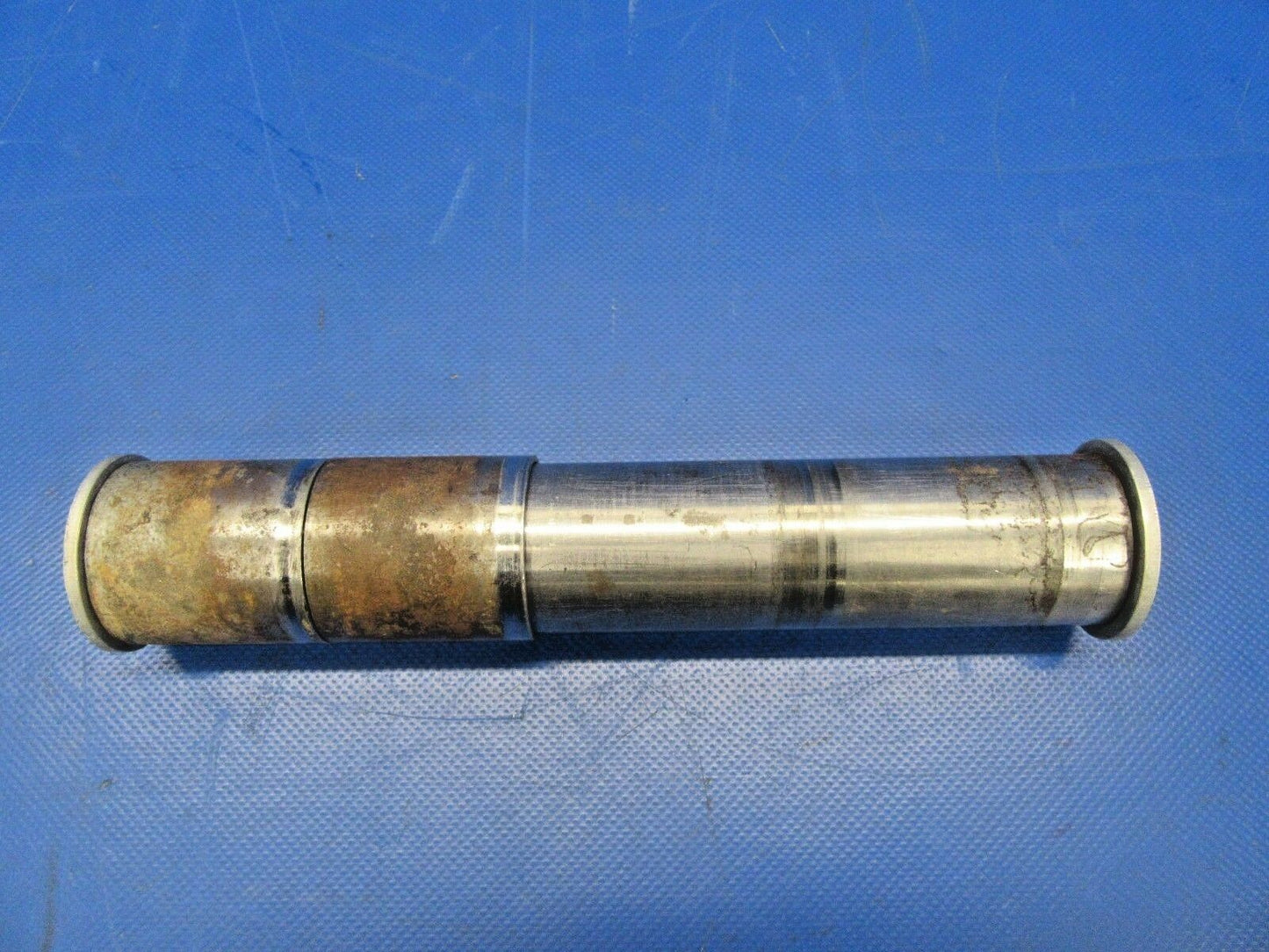 86062-86 Piper PA-24-250 Comanche Axle Main Wheel 6.00 x 6 (0818-373)